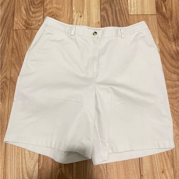 LL Bean Tan Khaki Chino Shorts Classic Fit Curvy Shorts Size 16 Reg Camping - Picture 1 of 7